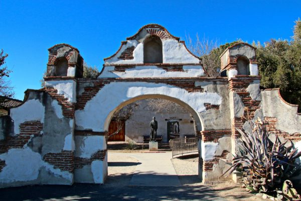 San Miguel Arcángel - California Mission Guide