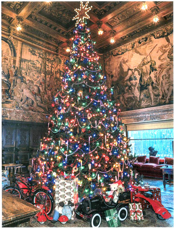 holiday tree at hearst castle