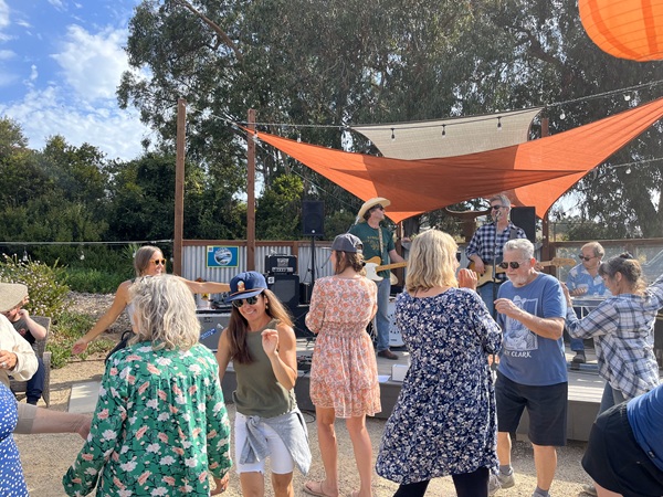 Music, dancing, great food and drink at Olde Alehouse, Los Osos